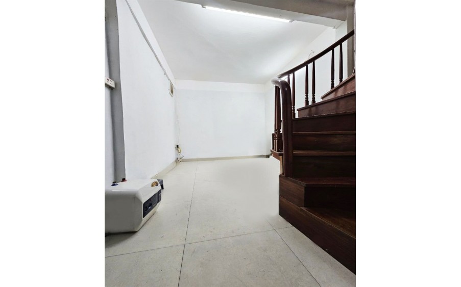 CHO THUÊ NHÀ PHỐ BÀ TRIỆU  3 TẦNG, 28M2, 2 NGỦ, GIÁ 7 TRIỆU/THÁNG - GĐ, NHÓM NHỎ ÍT NGƯỜI,